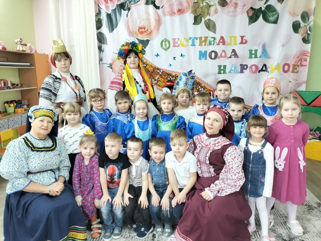 Знакомство дошкольников с   традициями, бытом, костюмами русского народа